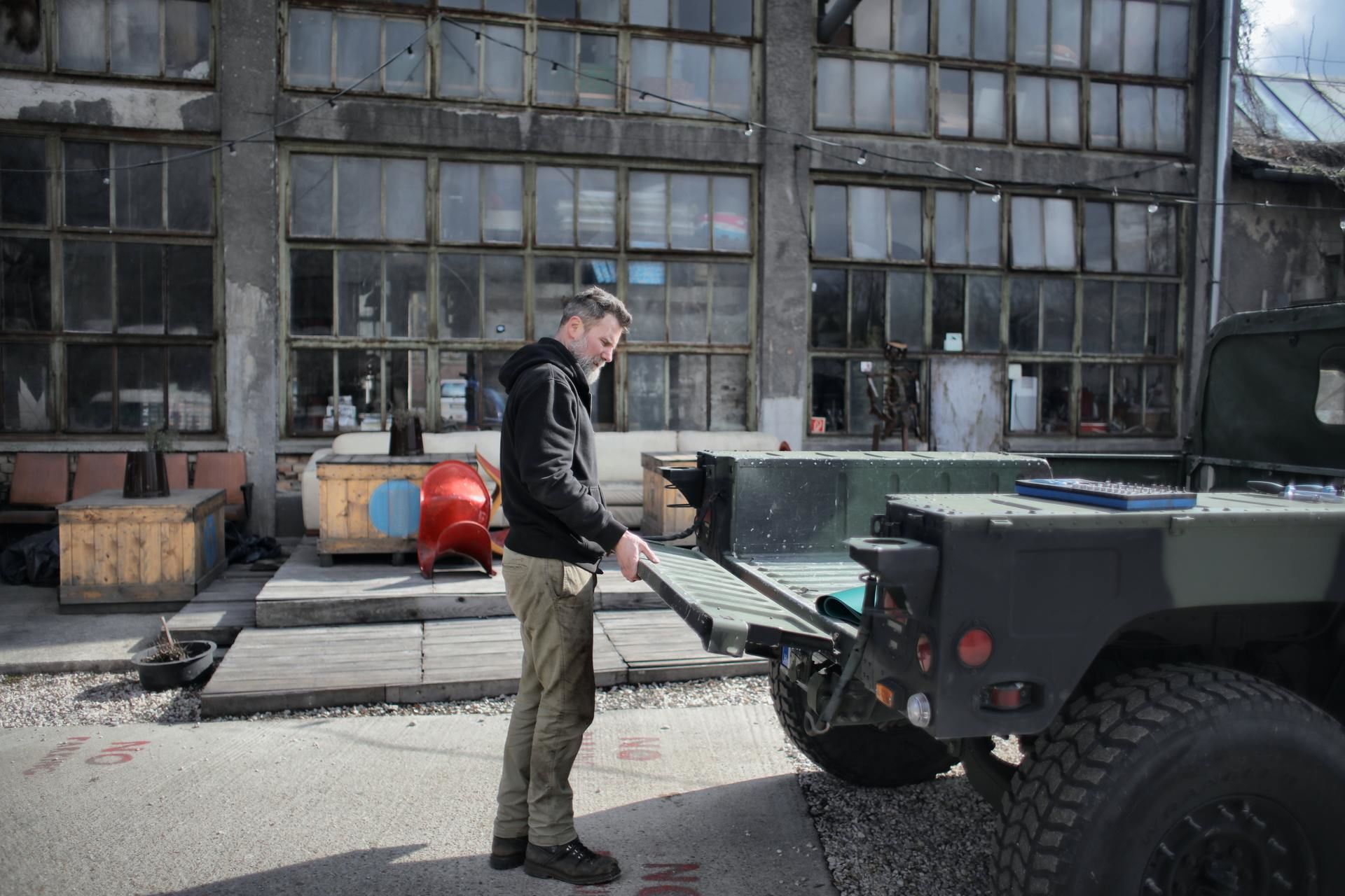 toolboxes for flatbed trucks