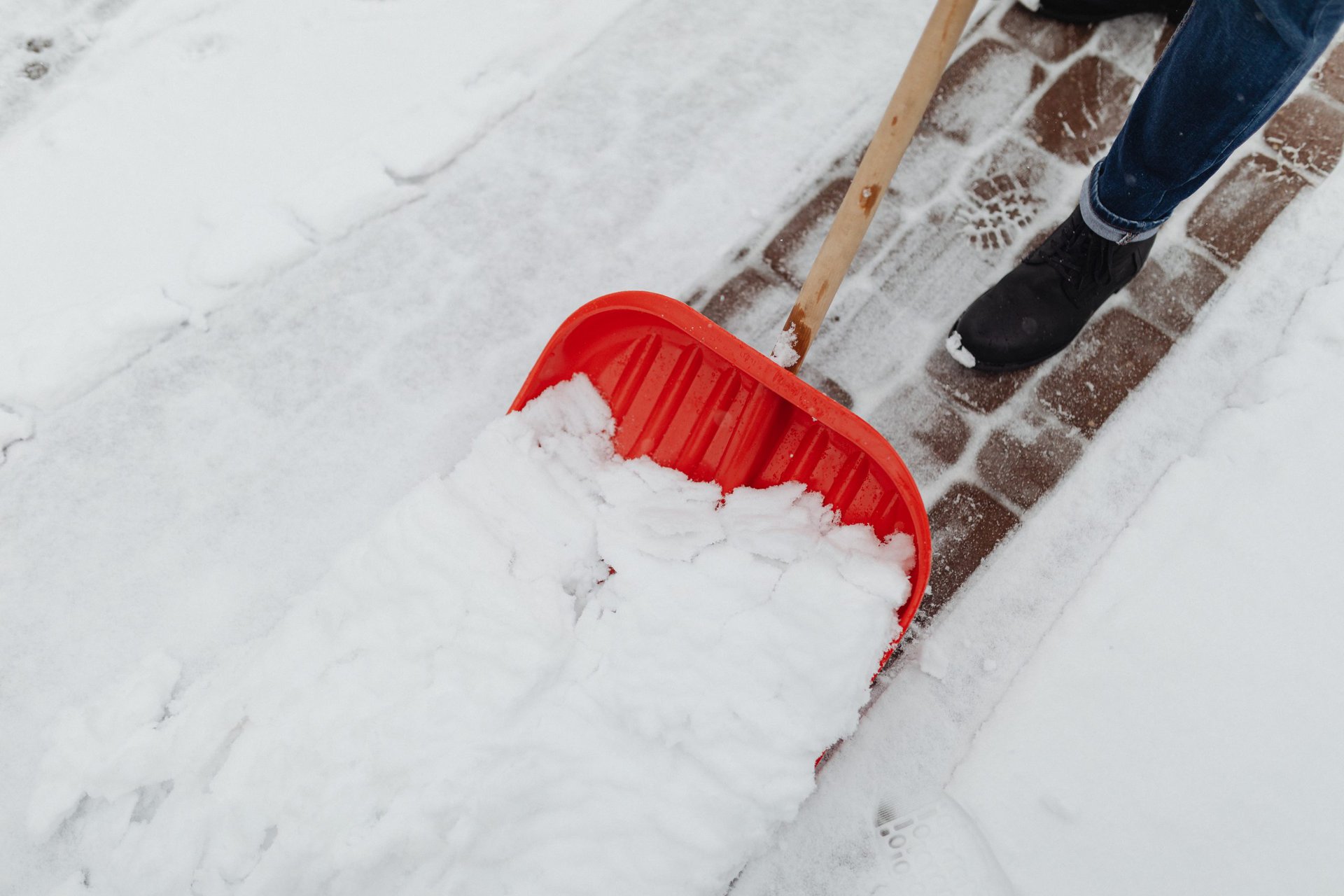 Snow shovel